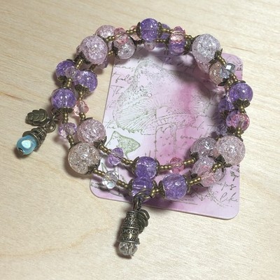 Handgefertigtes rosa und lila Glas und Kristall Perlen Memory Draht Armband