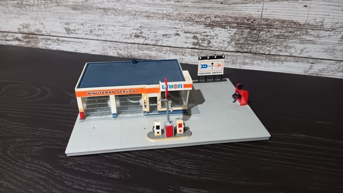 TYCO Lighted Service station HO Scale Number 934