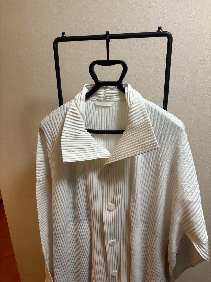 HOMME PLISSE ISSEY MIYAKE + IKKO TANAKA Collection White HOMME PLISSE ISSEY MIYAKE + IKKO TANAKA Collection White
