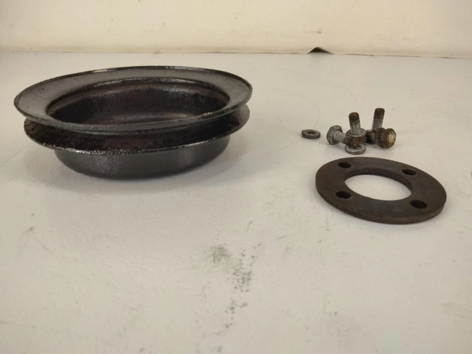 1975 to 1980 MG MGB Water Pump Pulley And Ring And Bolts OEM - Image 4 of 4