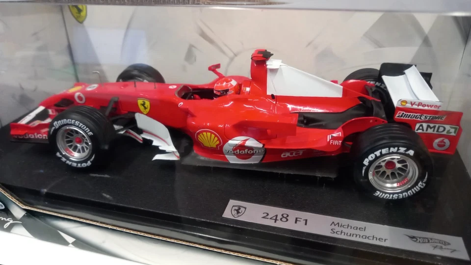 HWJ2980 Hot Wheels Ferrari 248 F1 M. Schumacher 1/18 - Immagine 2 di 4