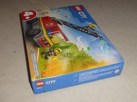 NEW IN BOX LEGO CITY 60463 FIRE LADDER TRUCK 82 PCS AGES 4+ NIB BUILDING SET
