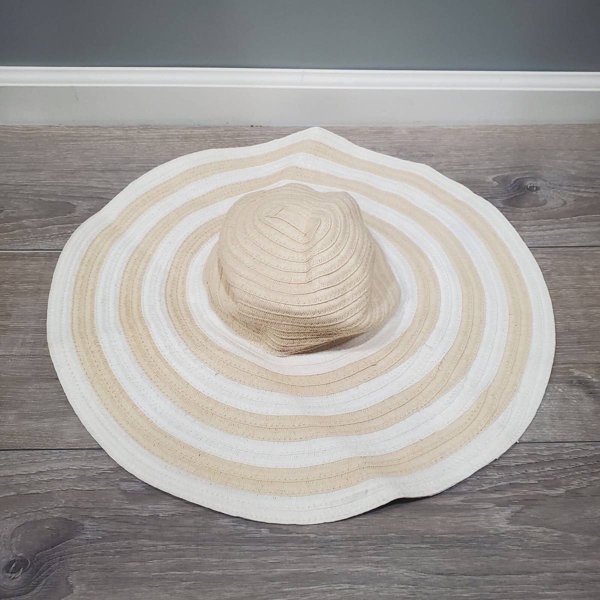 Vera Bradley Tan and White Sun Hat Vera bradely Beach hat Vera Bradley | Mercari main image 3