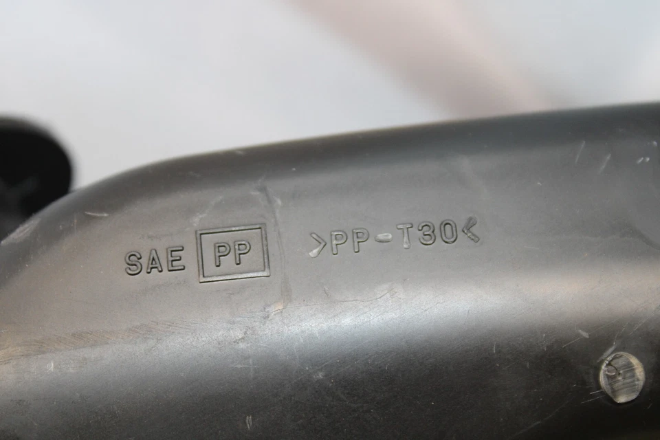 Caja purificador de aire 2000 Suzuki Hayabusa GSX1300R 13700-24F01 Foto 4 de 4