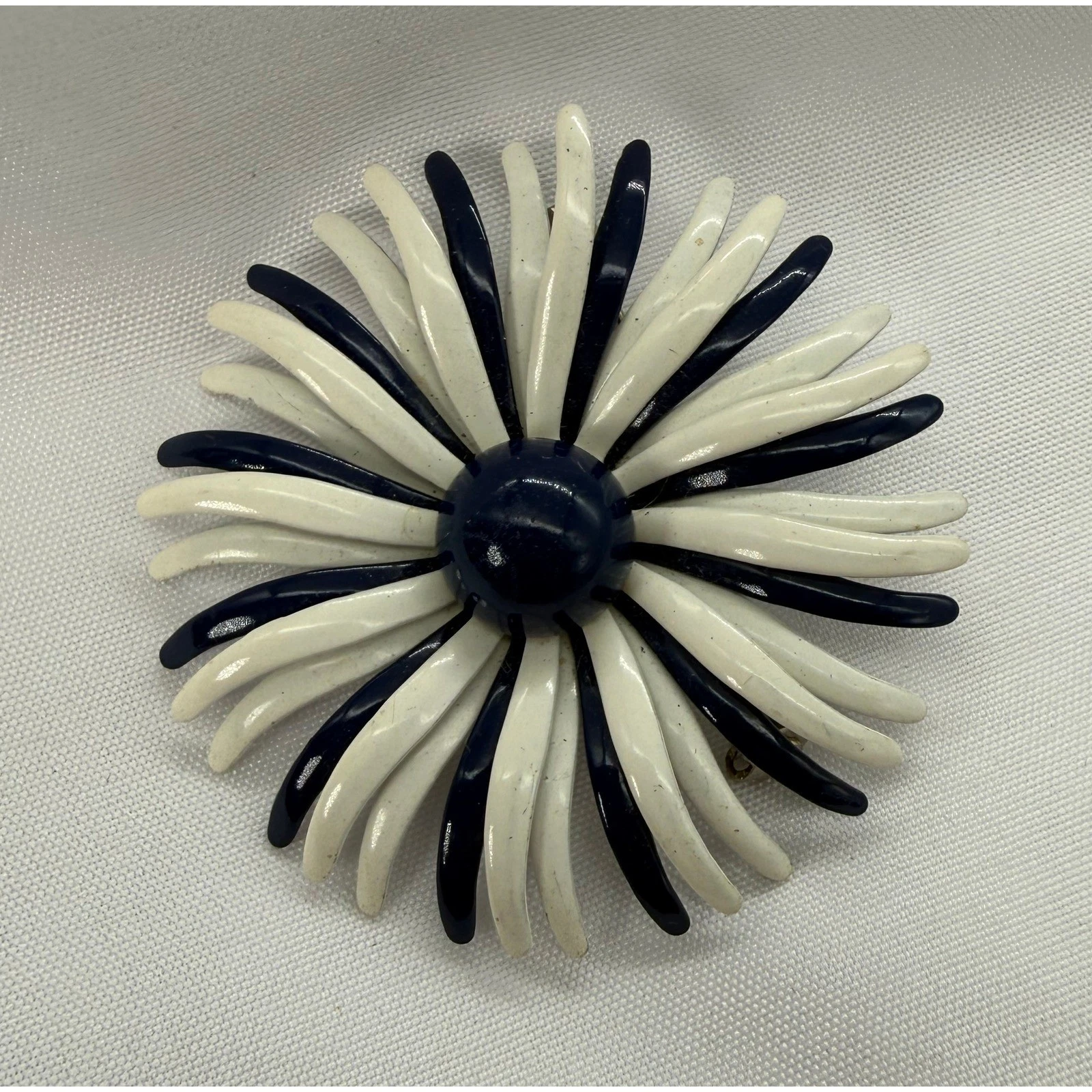 Vintage Navy Blue White Enamel Daisy Flower Brooch Pin 60s Retro Mod Style