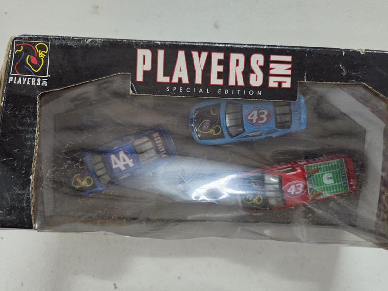 Hot Wheels Pro Racing 1:64 NASCAR Richard Petty 1998 Pontiac Grand Prix Diecast