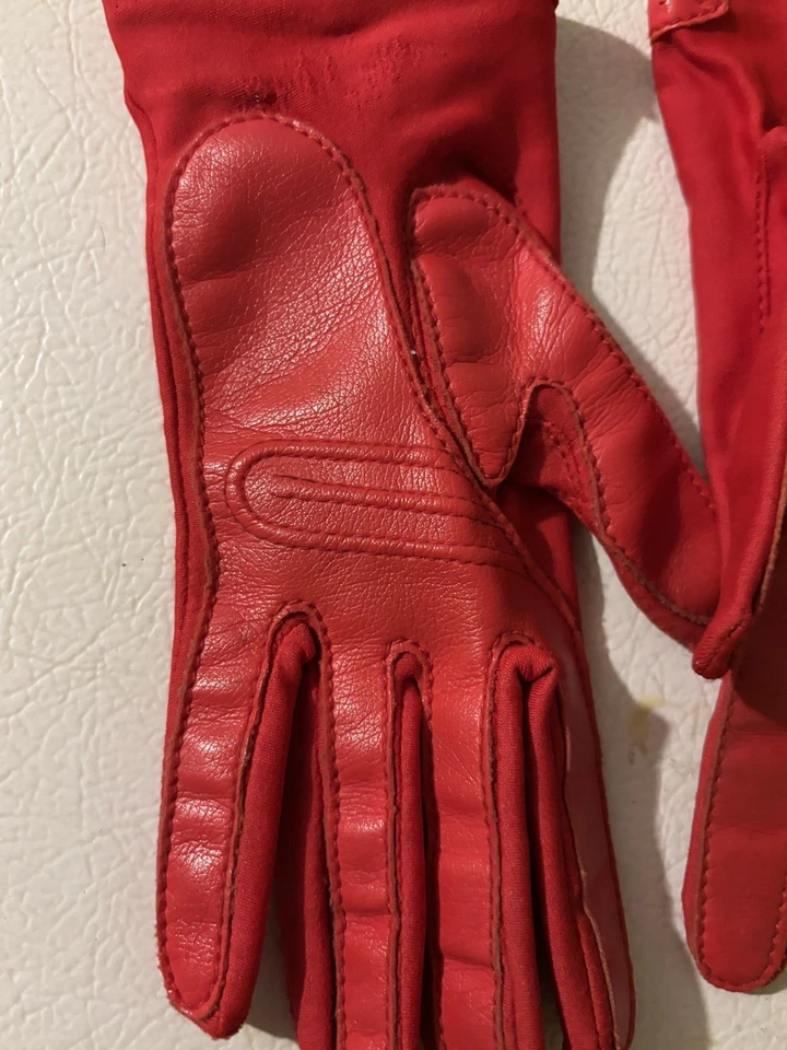 Sheer Energy Gloves Red One Size 81% Nylon 19% Spandex Faux Leather Vintage - Image 4 of 4