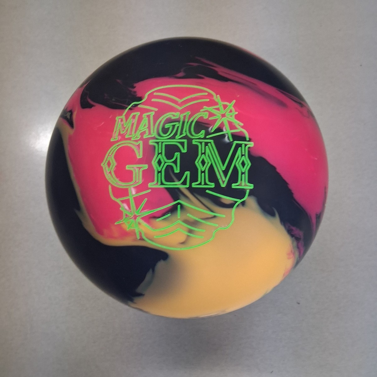 Roto Grip Magic Gem 1ST QUALITY bowling ball 15 LB. NEW IN BOX
