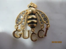 GUCCI   ZIPPER PULL CHARM BEE BRONZY GOLD tone metal , CRYSTALS 1.5 ''