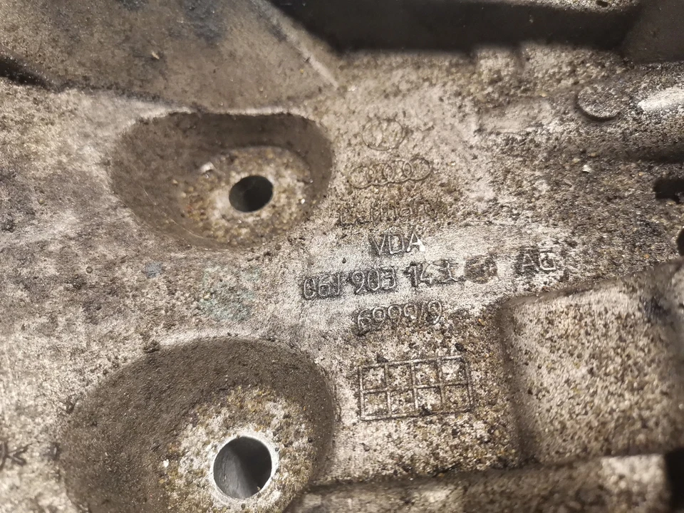 Carcasa filtro aceite AUDI A3 8P1 1.8 TFSI 06J903143 1.80 gasolina 118kw Foto 4 de 4