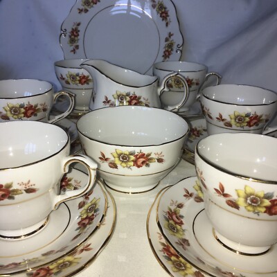 Herzogin ''Russet'' Bone China 21 teiliges Teeservice.