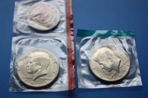 2 coins BU 1971 PD Kennedy half dollar Mint Set Cello JFK