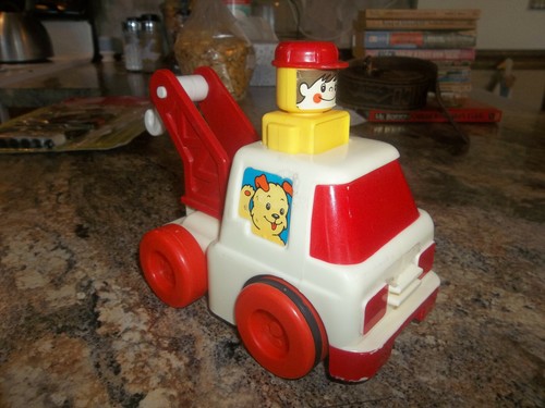 Vintage / Antique 1980 UNIMAX Tow Truck Plastic Pop Up Man - Picture 7 of 7