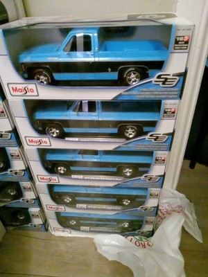 1/18 Maisto 1974 Chevrolet C10 Cheyenne Super SquareBody Blue / Black Chevy