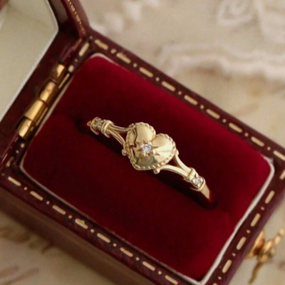 18K VERGOLDETER RING ZIERLICH HERZFÖRMIG MIT DIAMANT STERNFÖRMIG MITTIG GRÖSSE 52