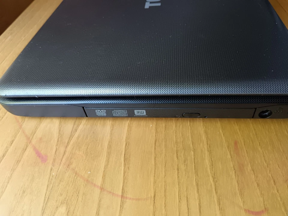 TOSHIBA Sstellite c660-184 Core i3 windows 10 2.5GHz processor 6GB RAM - Image 2 of 4