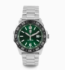 Luminox Pacific Diver Sapphire Green Dial XS.3137 Date Men's Diver Watch