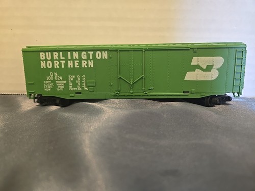 Tyco PS-1 Plug-Door Boxcar ~ Burlington Northern ~ Rd# BN 100024 - HO -A