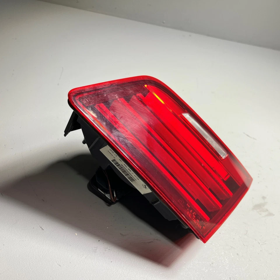 BMW 535i 2014-2016 tapa del maletero trasero lado del pasajero luz trasera interior lámpara OEM Foto 4 de 4