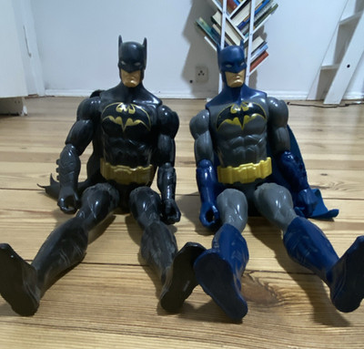 Batman Action-Figuren Set, 2 Stück, verschiedene Farben, Kunststoff, mit Cape