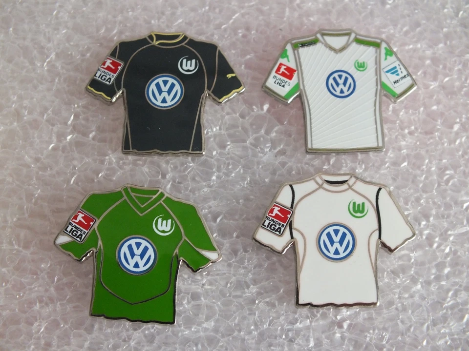 Konvolut - VfL WOLFSBURG - TRIKOTS mit VW Werbung - 4 Pins - Bild 1 von 2
