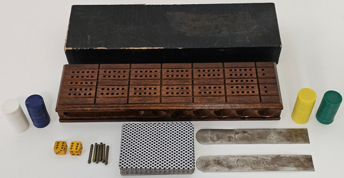 Drueke Dark Hardwood Cribbage Board Model No. 042 Cards Pegs Chips Dice Storage - Afbeelding 1 van 20