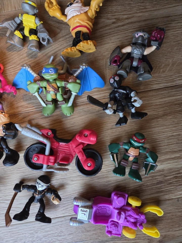 Ninja Turtles Mini Figures Bundle X 14 Piece - Image 2 of 3