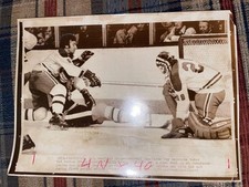 1974 NHL HOCKEY PHOTO KEN DRYDEN GUY LAPOINTE 