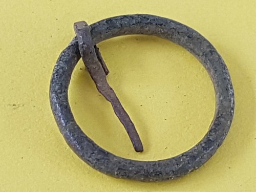 Very sweet complete tiny child's Medieval brooch. Please read description. L75m