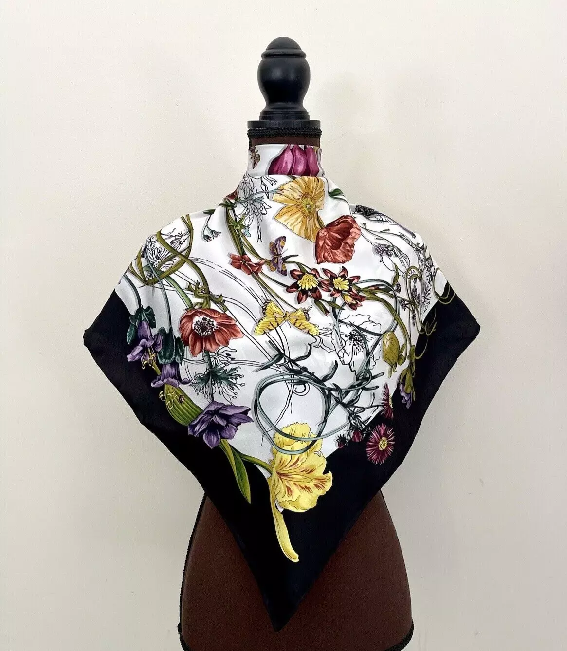 Écharpe Gucci neuve logo imprimé flore infini blanc multicolore soie wrap scarf