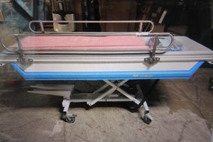 Howard Wright Bath Shower Trolley Bed Manual Hospital Grade Working Up & Down