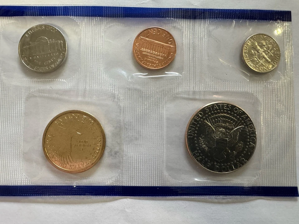 2001  P and D UNITED STATES MINT UNCIRCULATED COIN SETS WITH OGP + COA. 20-COINS - Image 4 of 4