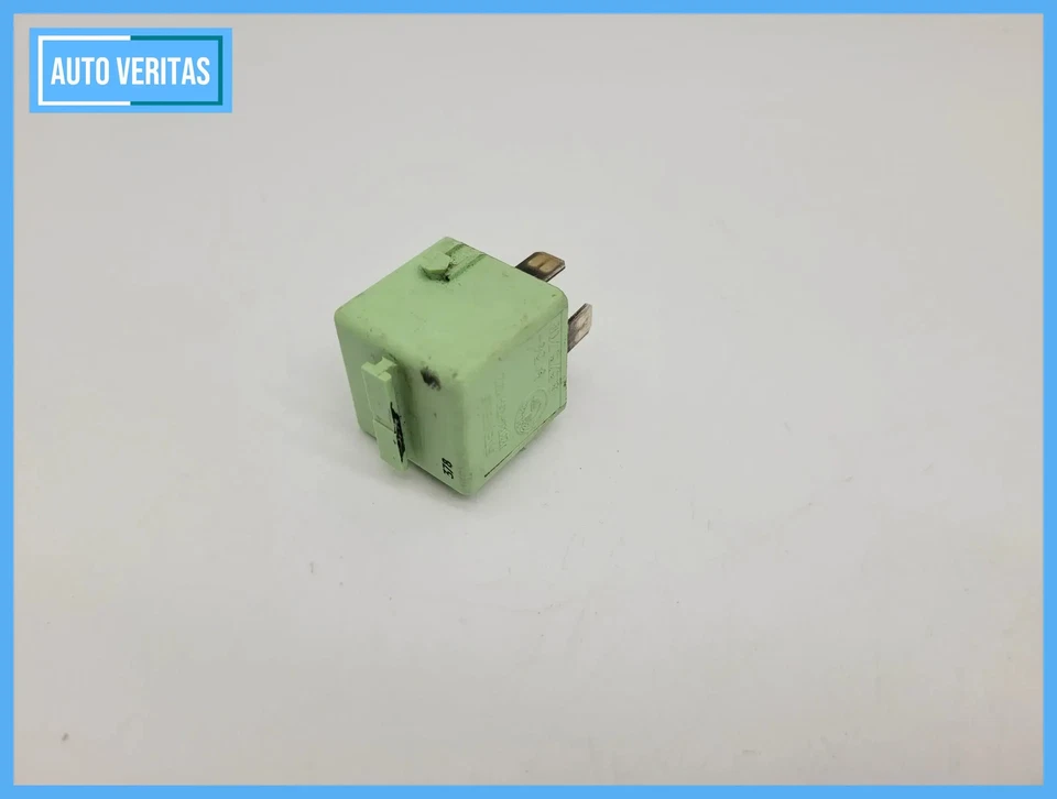 Original BMW 3er/5er E36/E39/E46 etc Relay Green, 61.36-8373700 - Image 1 of 4