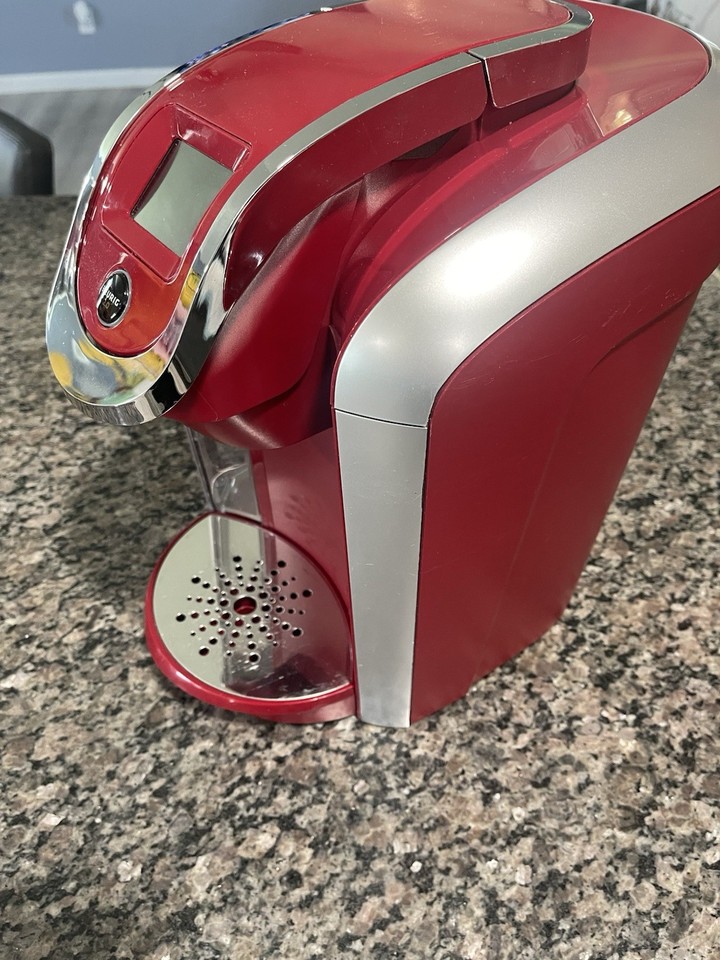 Keurig Con Macchina Per Il Caffè E Le Cialde Di Caffè In Una Moderna Cucina 131525805 - Foto 12