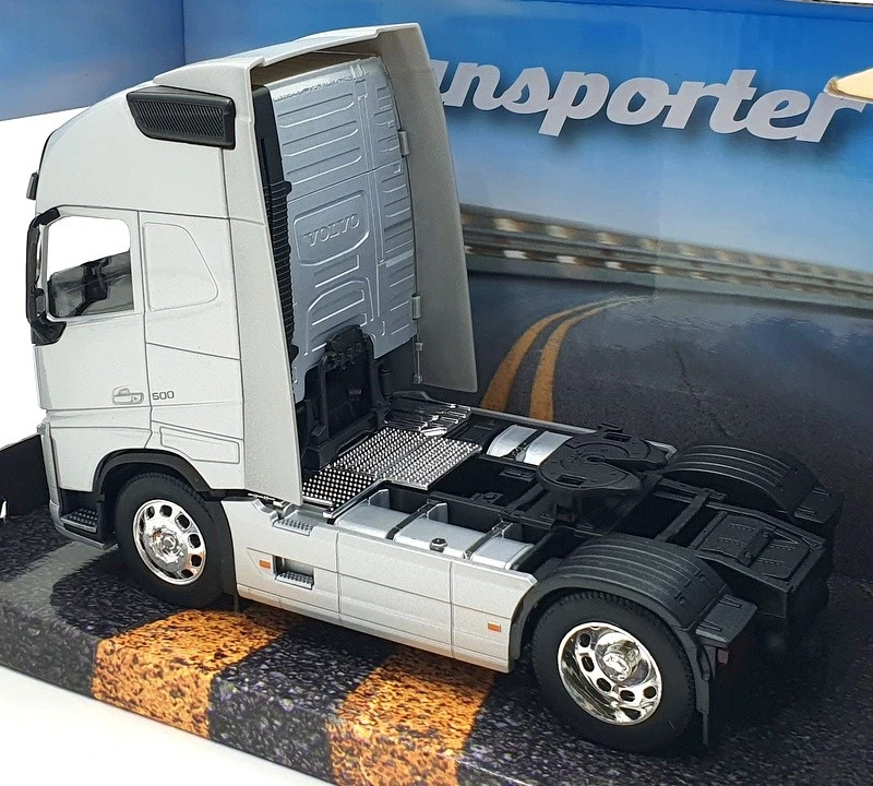 Welly 1/32 Scale Diecast 32690S-W - Volvo FH Truck - Silver - Image 2 of 4