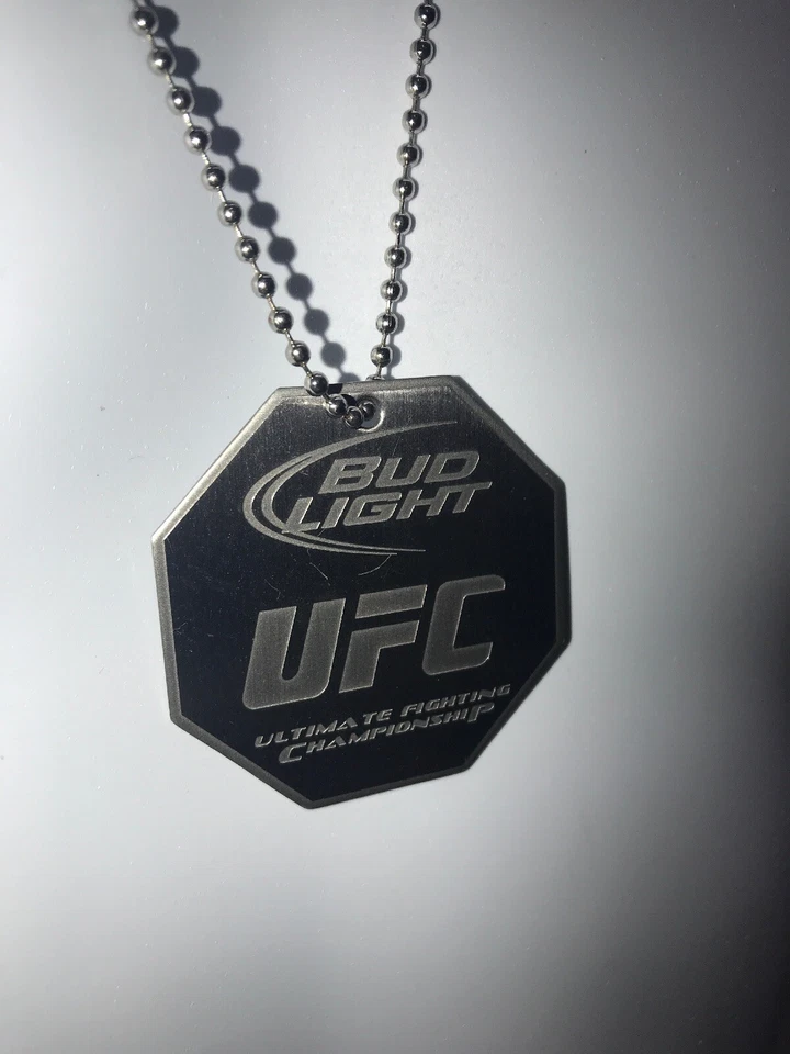 Colgante Bud Light UFC Ultimate Fighting Championship en cadena de bolas de arroz de 26 pulgadas Foto 3 de 4