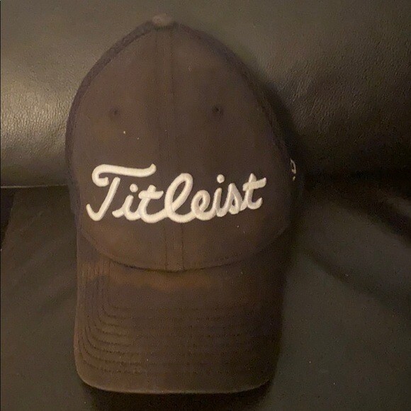 Titleist by new era black hat size 