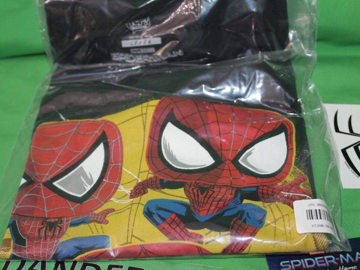 Lootcrate Marvel Collector Corps Spider-Man Now Way Out Pop Tee Large W/ Sticker image 3