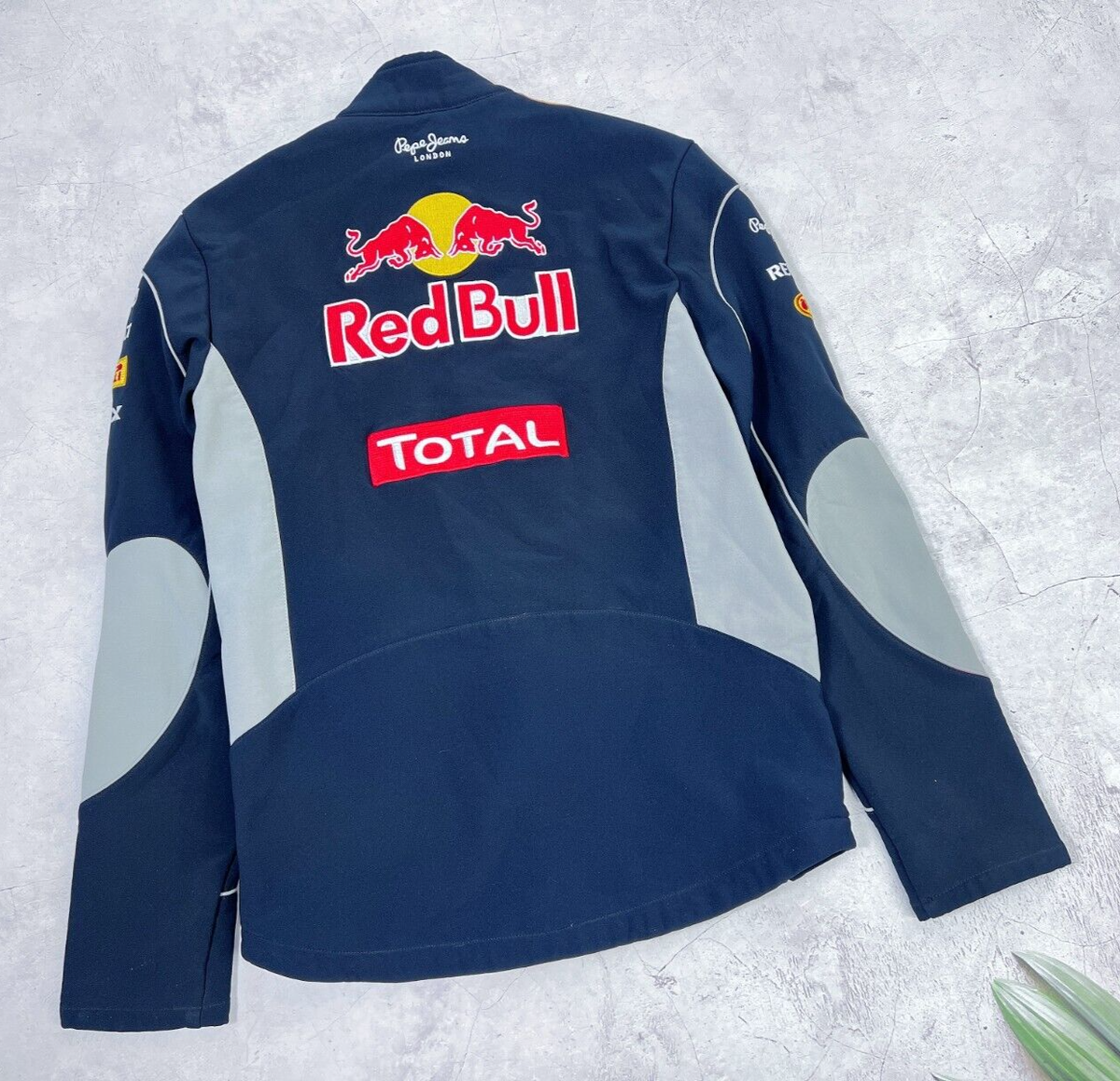 Pepe Jeans Red Bull Softshell Jacket F1 Team Pirelli Geox Pepe Jeans Red Bull Softshell Jacket F1 Team Pirelli Geox