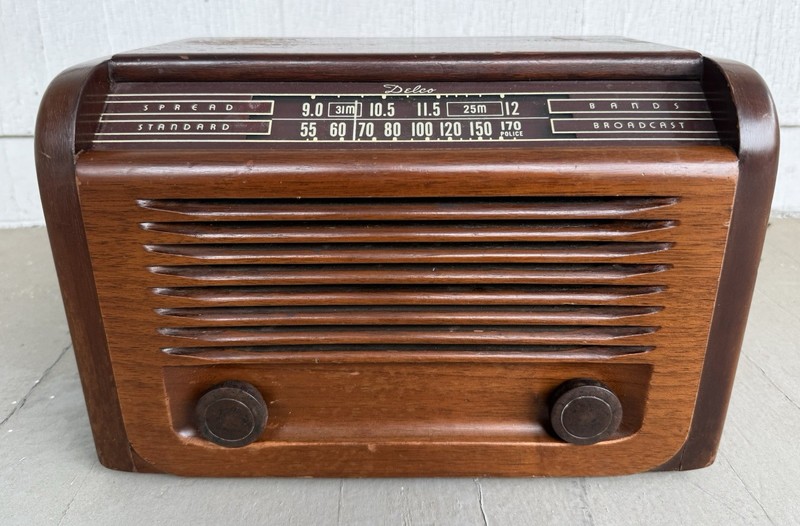 1947 Delco R1226A Antique Wood Radio - Restored /Works!
