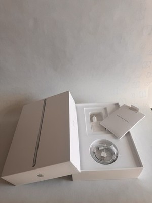 Apple iPad 6. Generation Box  Verkaufsverpackung mit Ladekabel