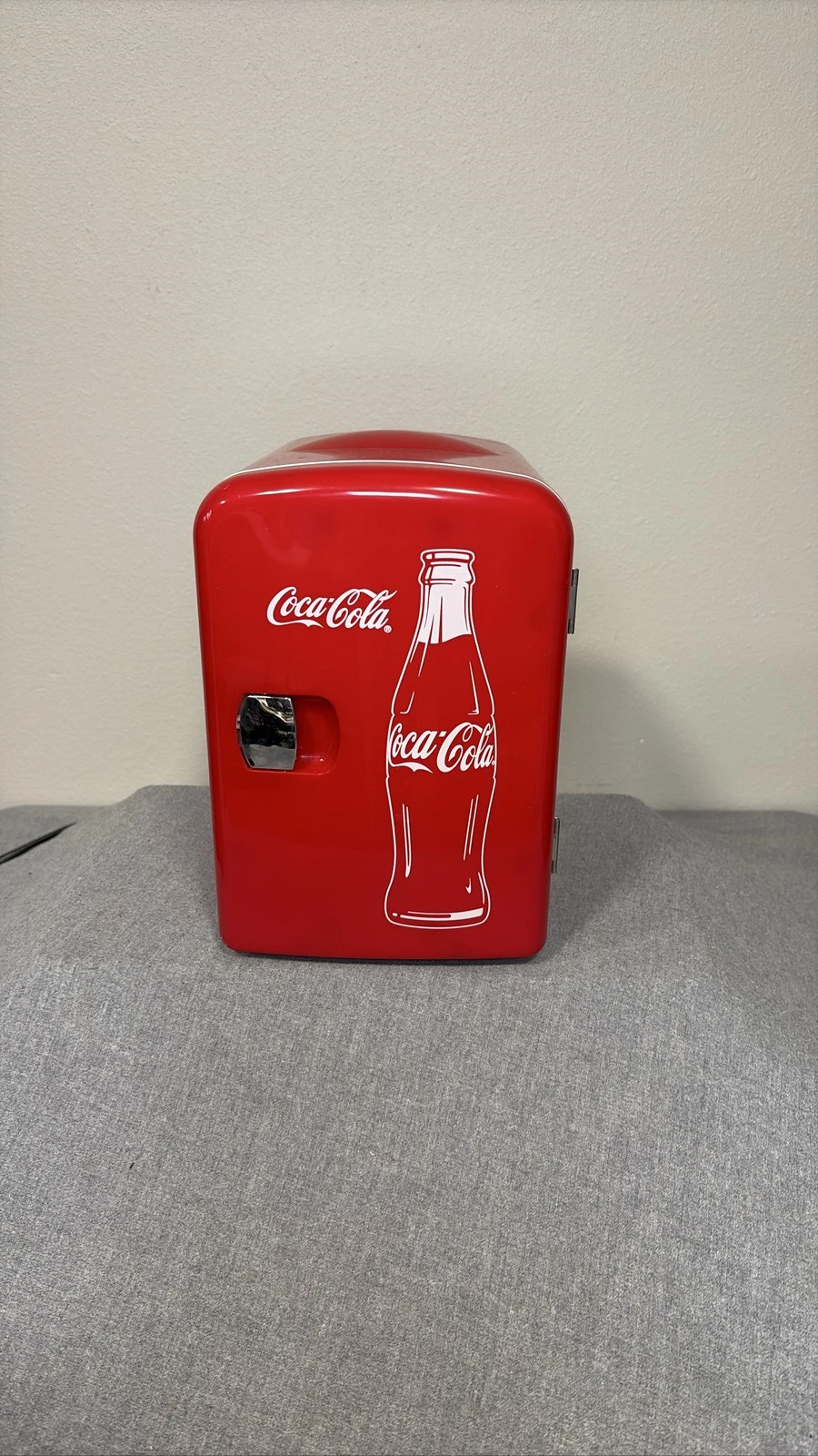 Coca-Cola 4L 6-Can Mini Fridge Portable Red 120v