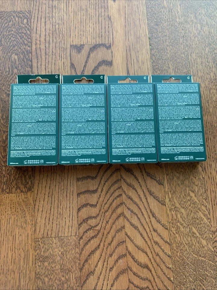 Paquete de cuatro uñas adhesivas Kiss edición de Navidad Foto 4 de 4