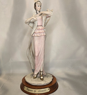 Vintage Lesser & Pavey Elegance by Leonardo Figur Lady Dove Pastell Rosa Kleid