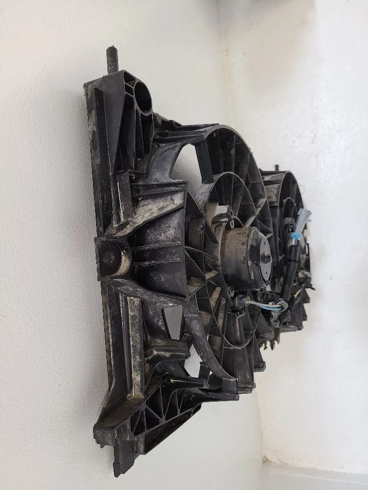 2002-2005 BUICK CENTURY Radiator Fan Motor Fan Assembly 12494783 - Image 2 of 4