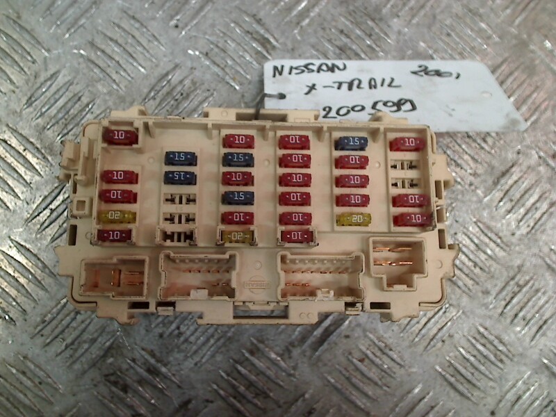 SICHERUNGSKASTEN FUSE BOX Nissan XTrail (T30) SUV 2.2 Di 4x2 (YD22ETi