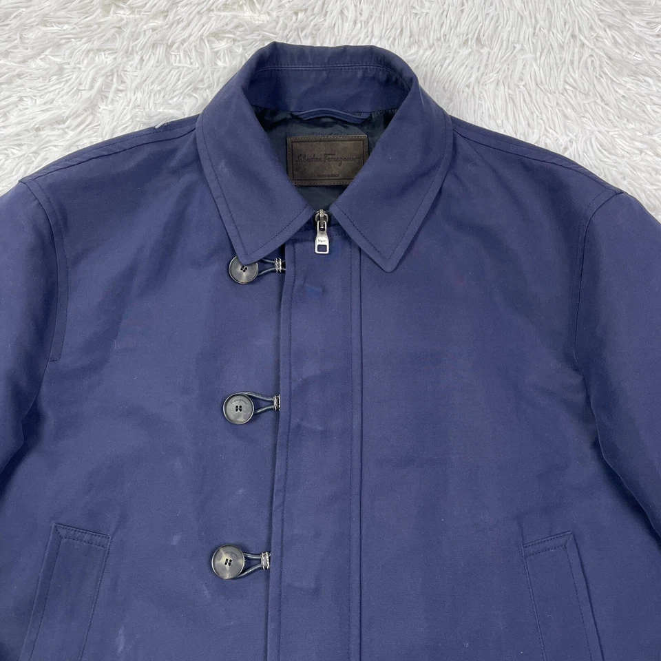 Chaqueta Salvatore Ferragamo Para Hombre 48 Azul Italiano Cuerno Botones Cierres de Cuero Hombres Foto 2 de 4