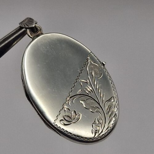 Vintage Sterling Silver Oval Locket with Scroll Engraving - Picture 8 of 17