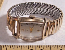 ELGIN MEN'S FANCY GOLD FILLED 17 JEWEL WRISTWATCH 1950s