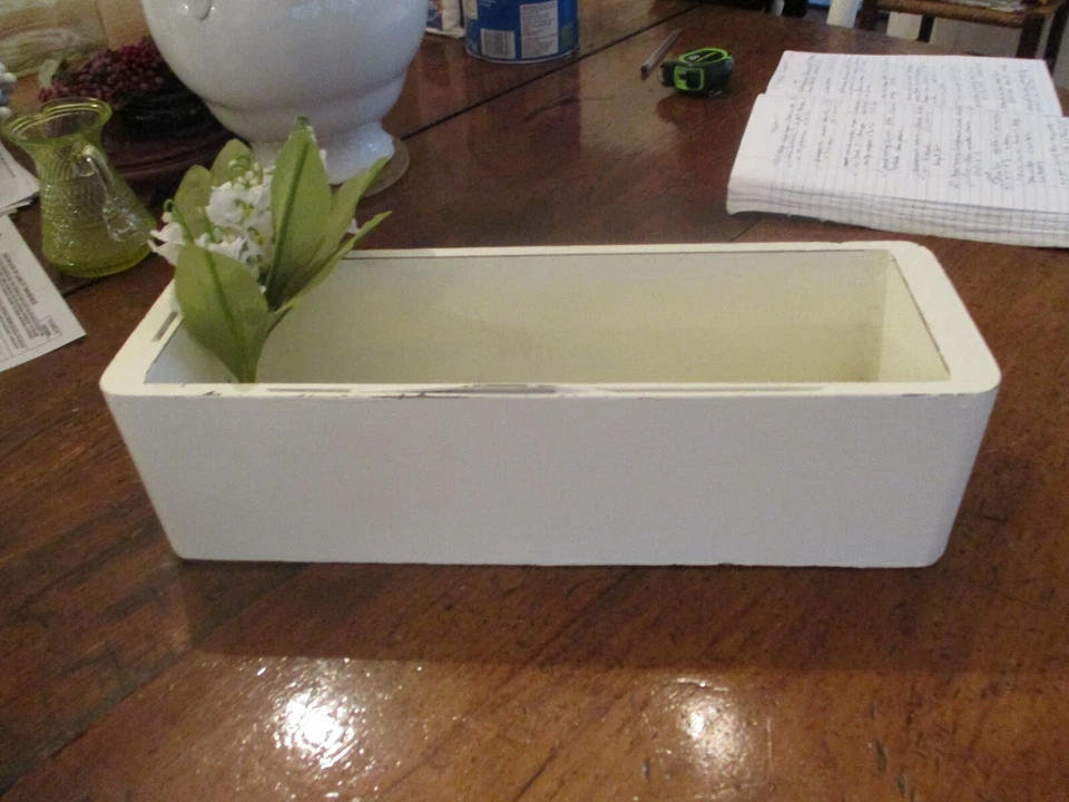 Antiguo cajón de coser de madera/pintado blanco cremoso con perilla de cristal. Almacenamiento/pantalla Foto 4 de 4